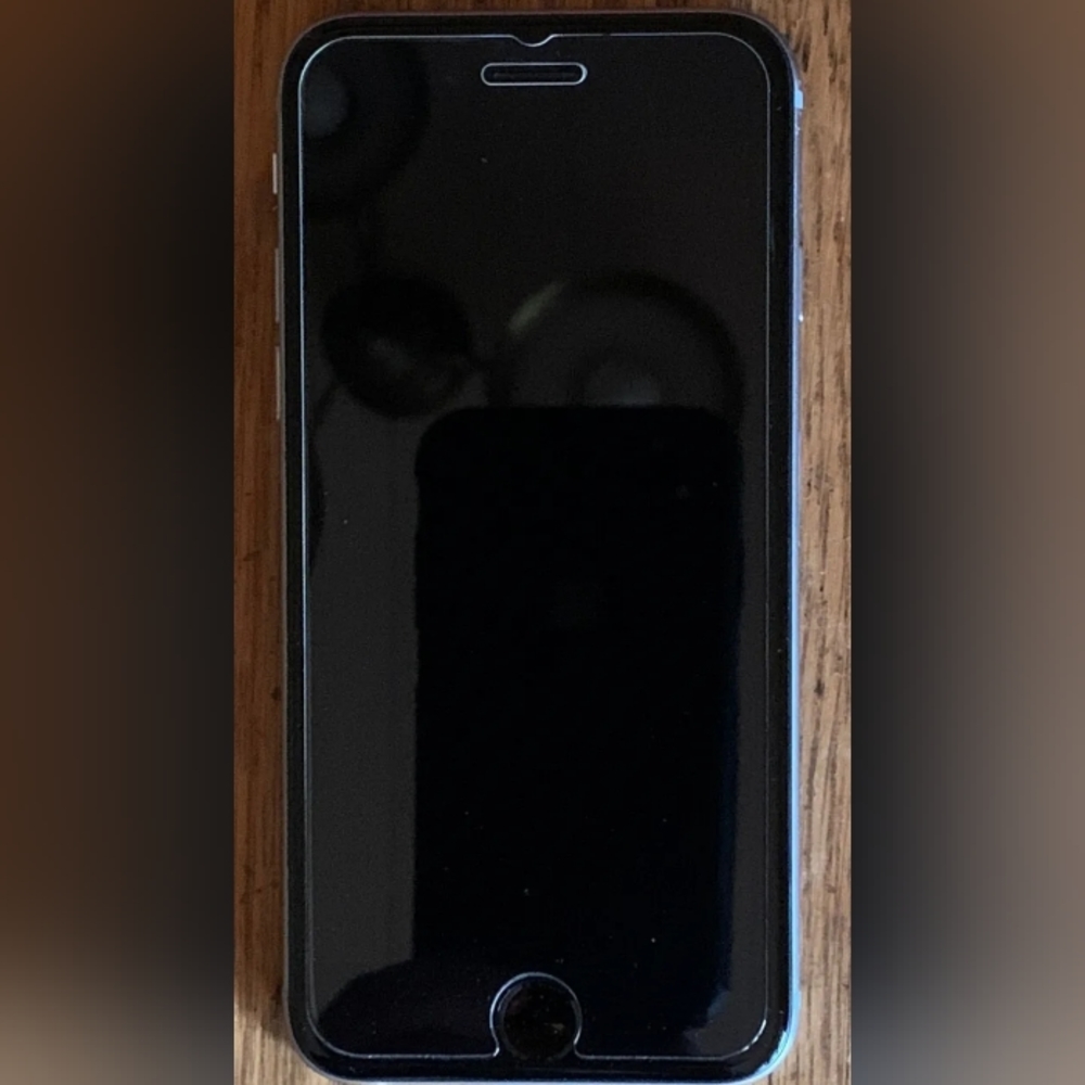 Apple iPhone 6 - 64GB - Space Gray (Unlocked) A1586 (CDMA + GSM)